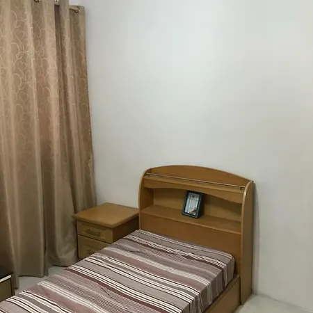 3 Bed , 2min Walk To Bay